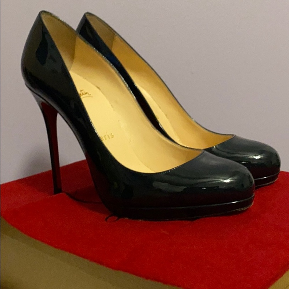 Christian Louboutin Navy Patent heels - Picture 2 of 10